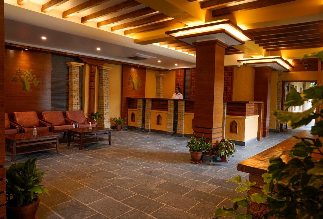 Bar Peepal Resort 포카라 외부 사진 The lobby of the hotel