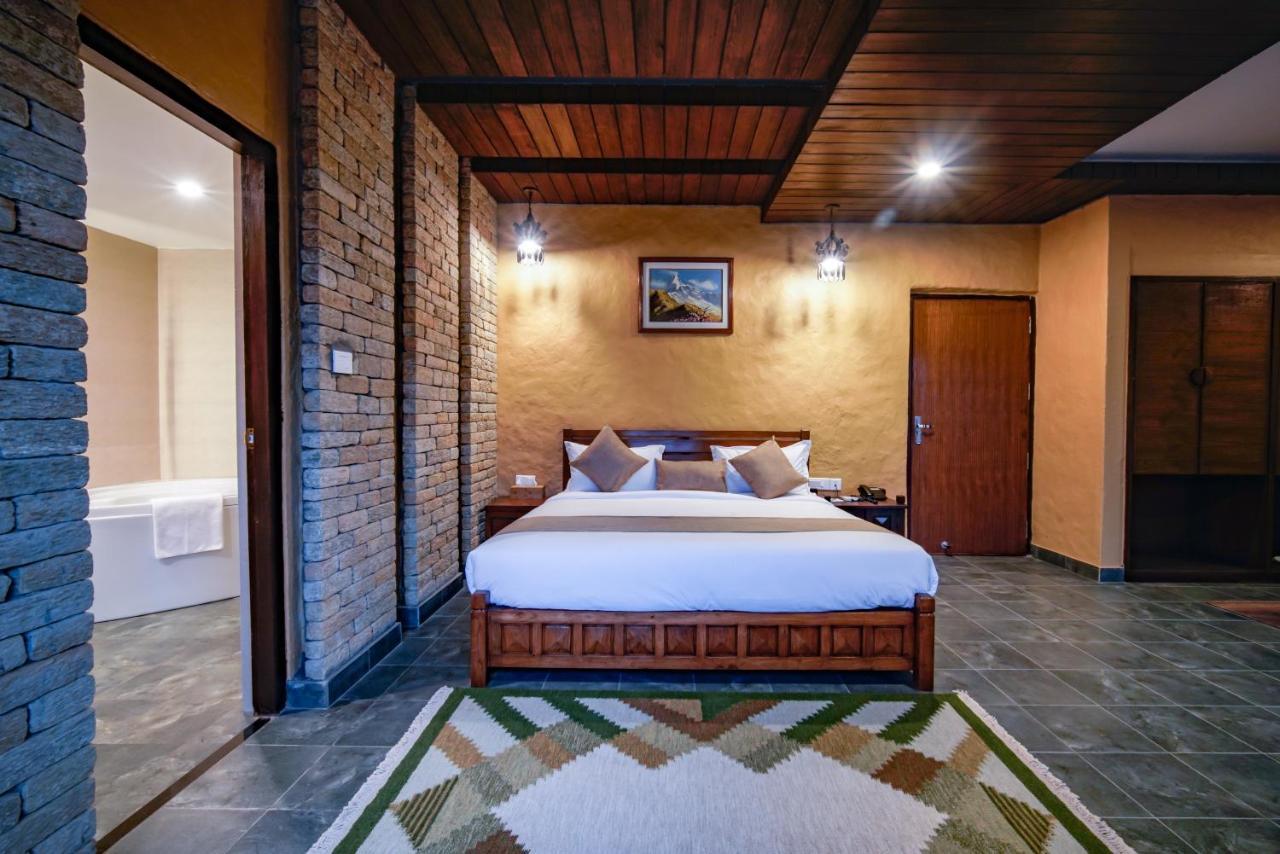 Bar Peepal Resort 포카라 외부 사진 Deluxe Suite