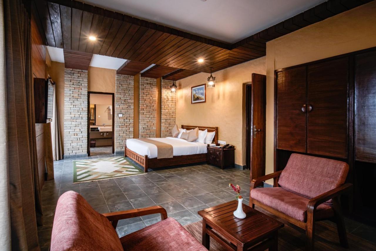 Bar Peepal Resort 포카라 외부 사진 A room at the resort