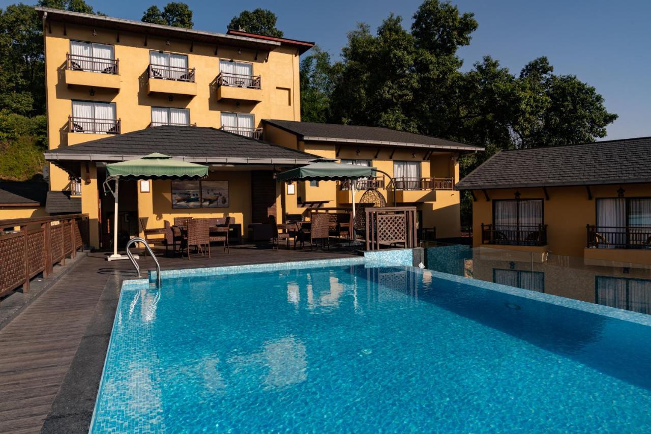 Bar Peepal Resort 포카라 외부 사진