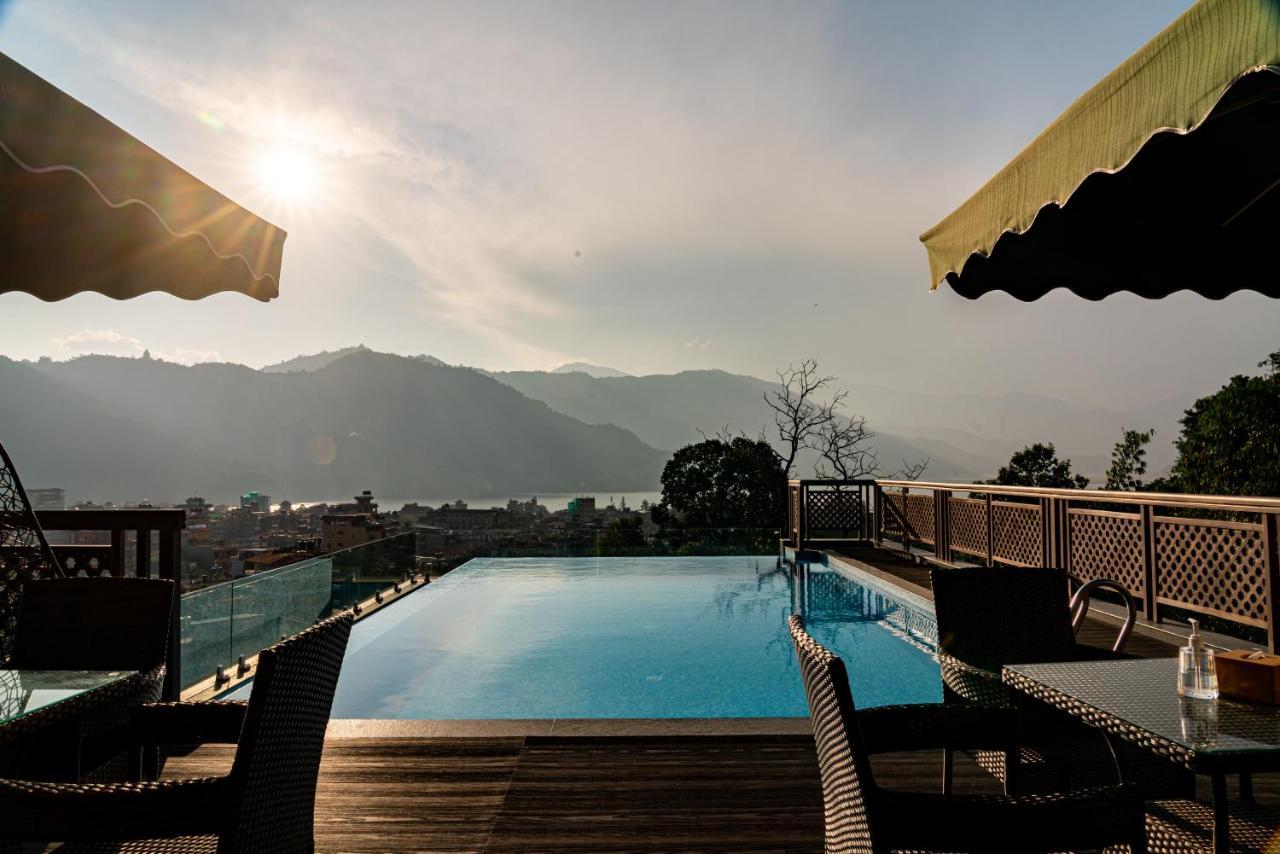 Bar Peepal Resort 포카라 외부 사진 The swimming pool at the hotel