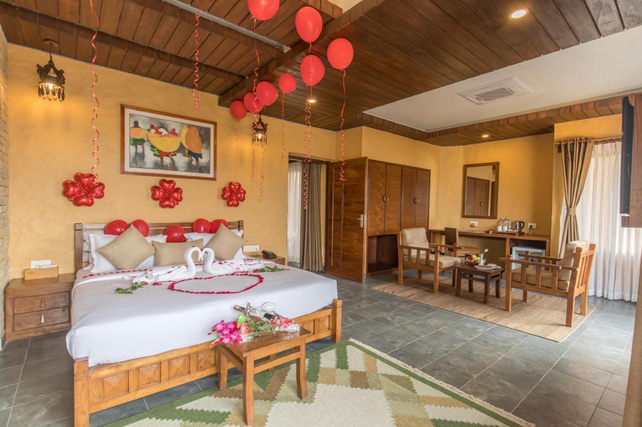 Bar Peepal Resort 포카라 외부 사진 A room at the resort