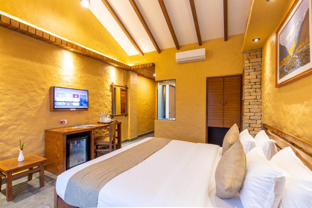 Bar Peepal Resort 포카라 외부 사진 Deluxe Room