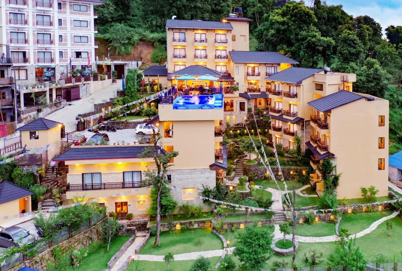 Bar Peepal Resort 포카라 외부 사진 The Glades Resort and Villas