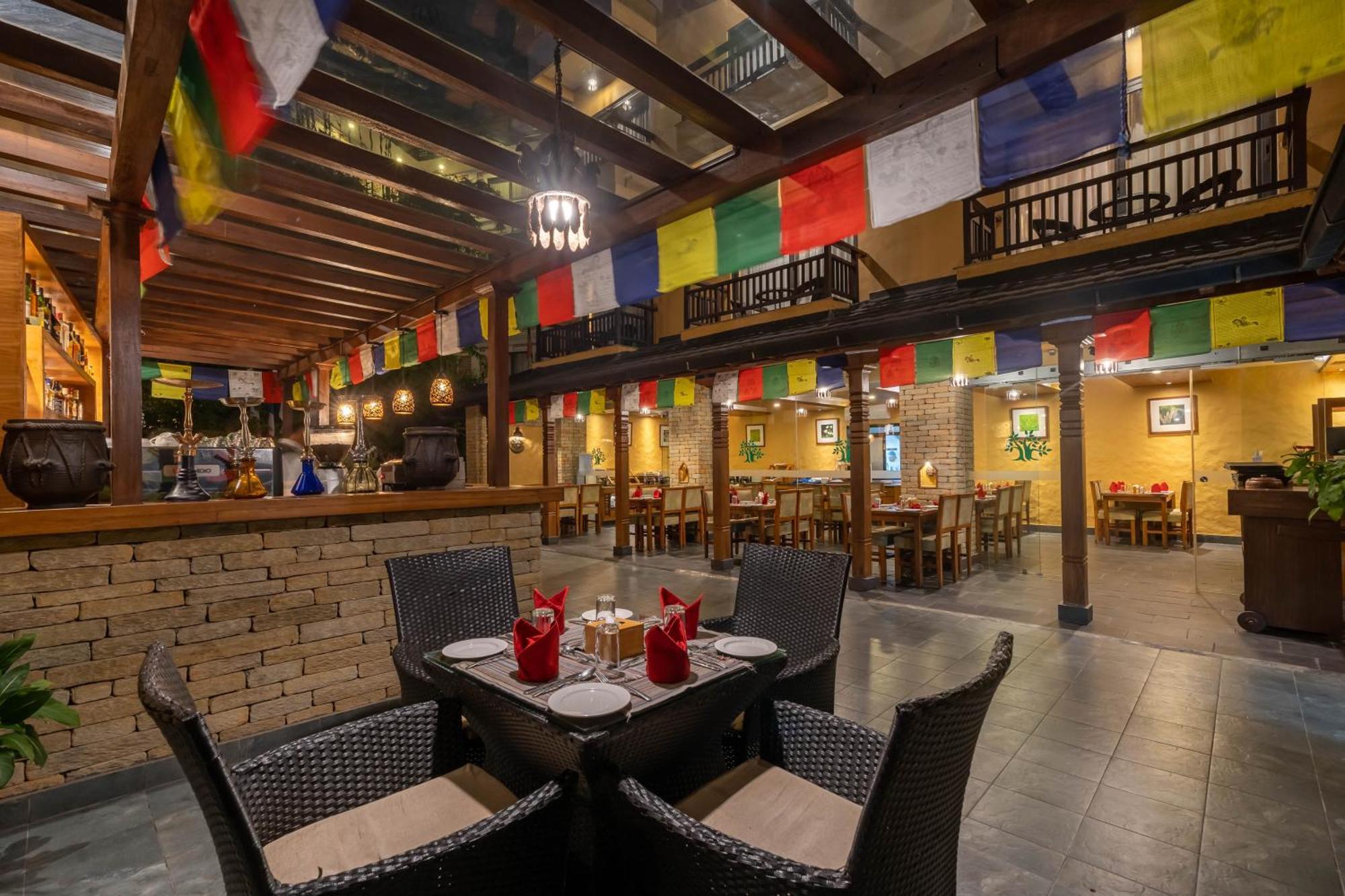 Bar Peepal Resort 포카라 외부 사진 The interior of the restaurant
