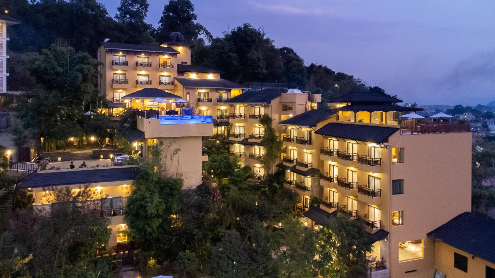 Bar Peepal Resort 포카라 외부 사진 The Royal Paradise Hotel and Spa