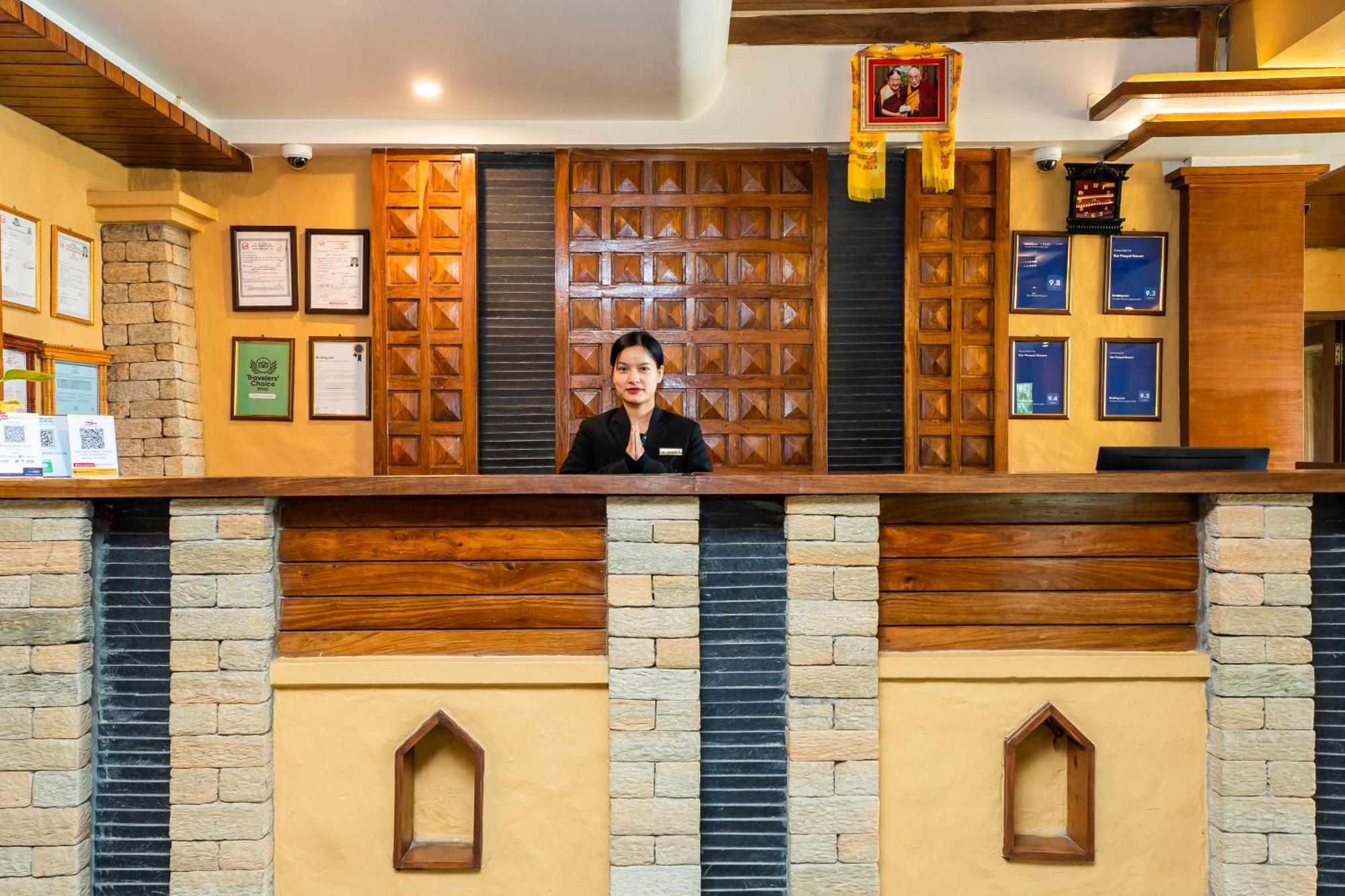 Bar Peepal Resort 포카라 외부 사진 Reception at the hotel