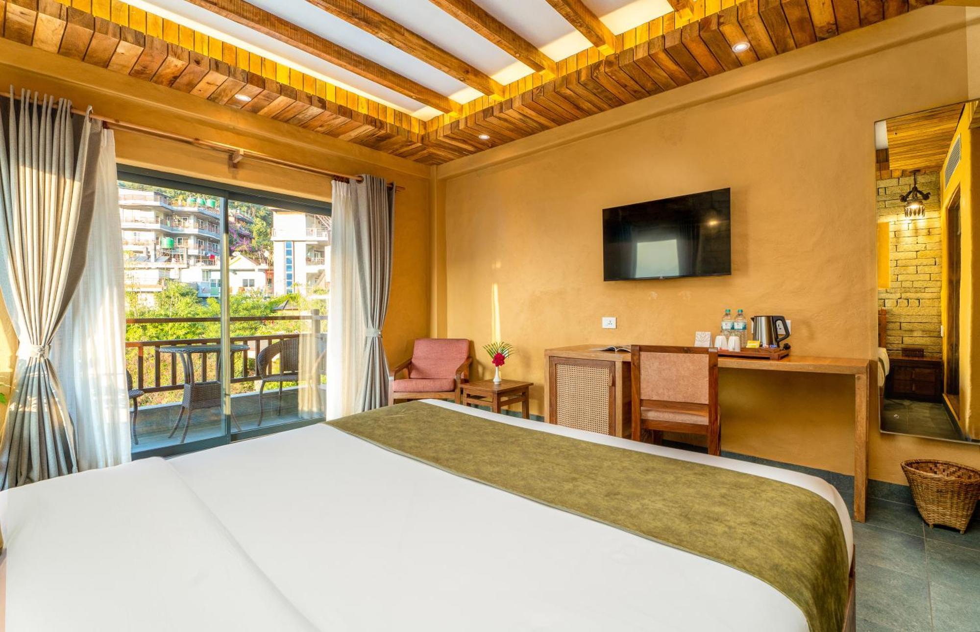 Bar Peepal Resort 포카라 외부 사진 Deluxe Room